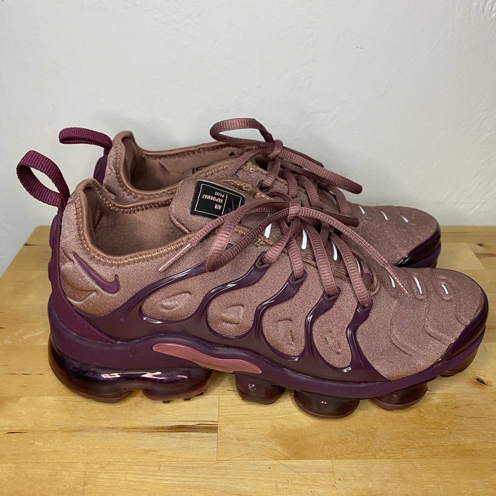 NIKE AIR VAPORMAX PLUS